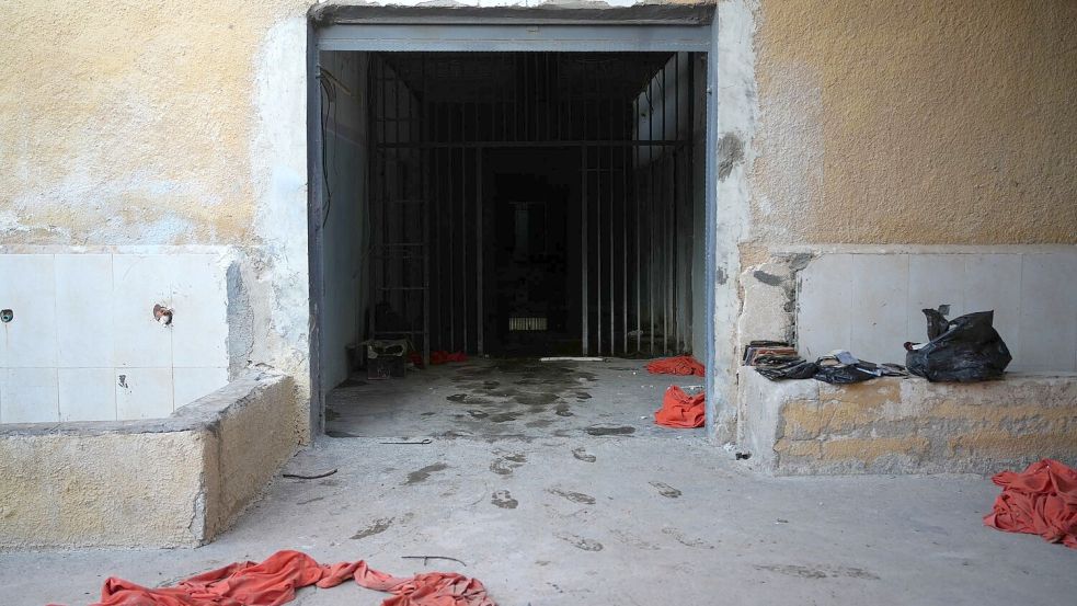 Insassen des al-Schaddadi-Gefängnisses in Syrien konnten im Januar fliehen, wurden aber später teils wieder geschnappt und in den Irak gebracht. (Archivbild) Foto: Moawia Atrash/dpa
