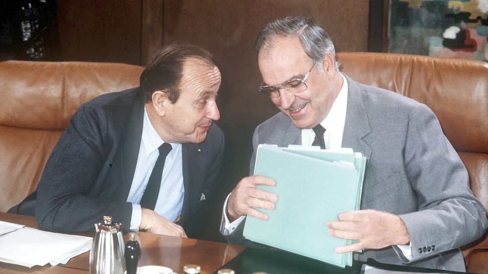 Bessere Zeiten - oder bloß besser scheinende? Der damals ewige Kanzler Helmut Kohl (r.) und sein ewiger Außenminister Hans-Dietrich Genscher im Jahr 1982. Von deutscher Einheit war da keine Rede, von Atomraketen dafür um so mehr. Foto: dpa/Heinrich Sanden