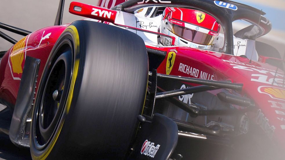 Charles Leclerc verabschiedet sich mit der deutlichen Tagesbestzeit von den Testfahrten. Foto: Bradley Collyer