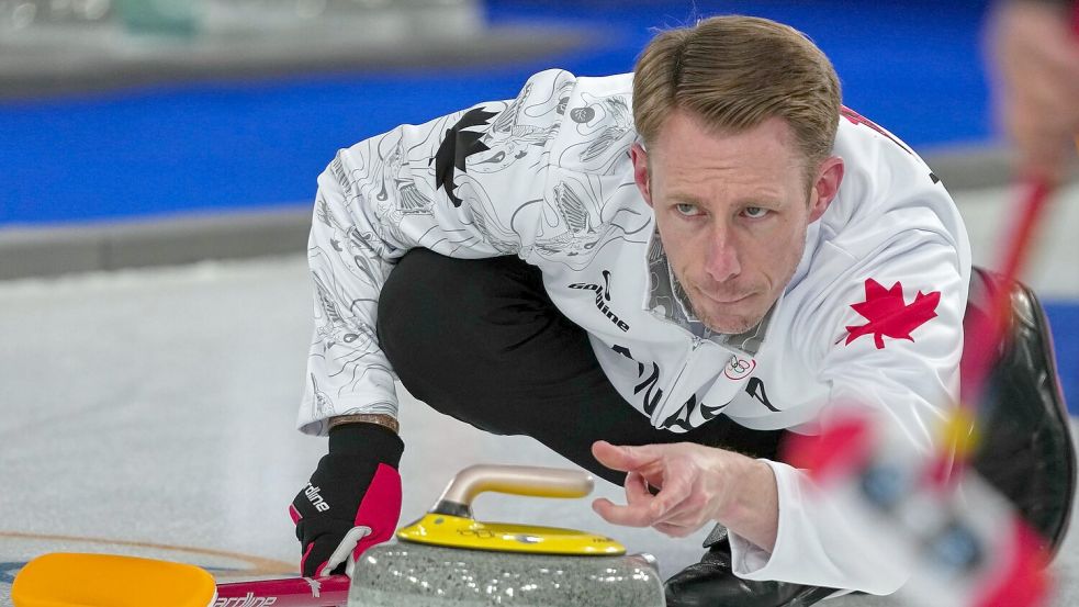Alles rechtens? Um die Steinabgabe von Kanadas Curler Marc Kennedy gab es große Diskussionen. Foto: Misper Apawu/AP/dpa