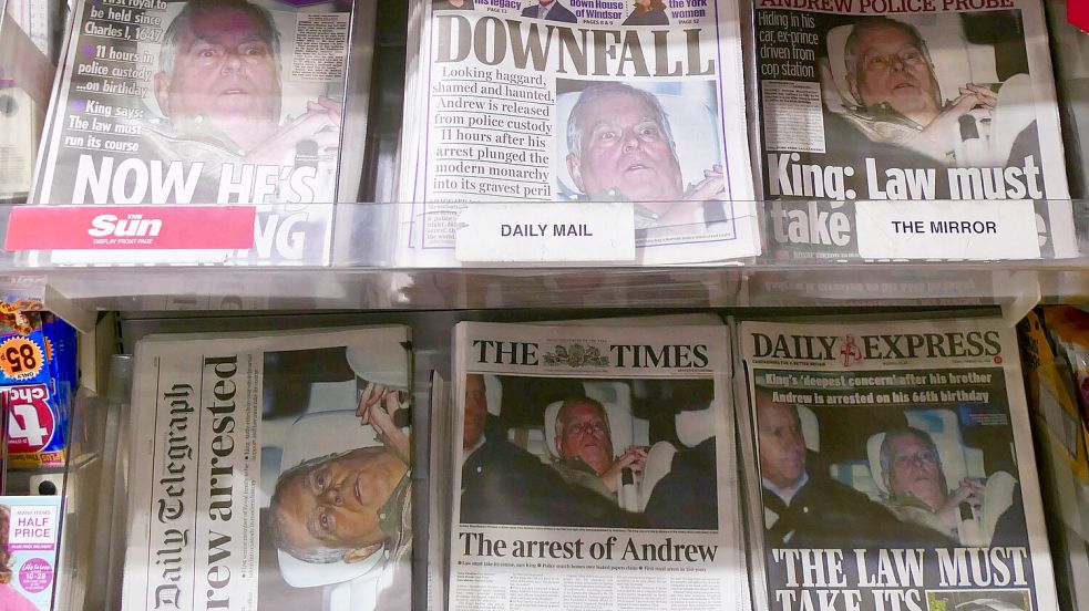 GAU für das Königshaus: Die Titelblätter aller britischen Tageszeitungen zeigten am Freitag Bilder des verhafteten Andrew Mountbatten-Windsor. Foto: IMAGO/Avalon.red
