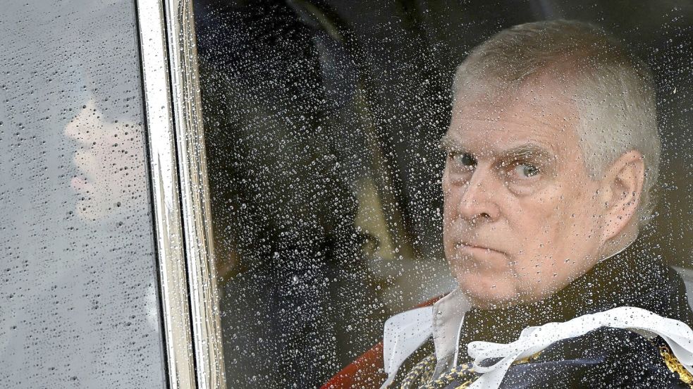 Andrew könnte nun auch seinen Platz in der Thronfolge verlieren. (Archivbild) Foto: Toby Melville/Pool Reuters/dpa