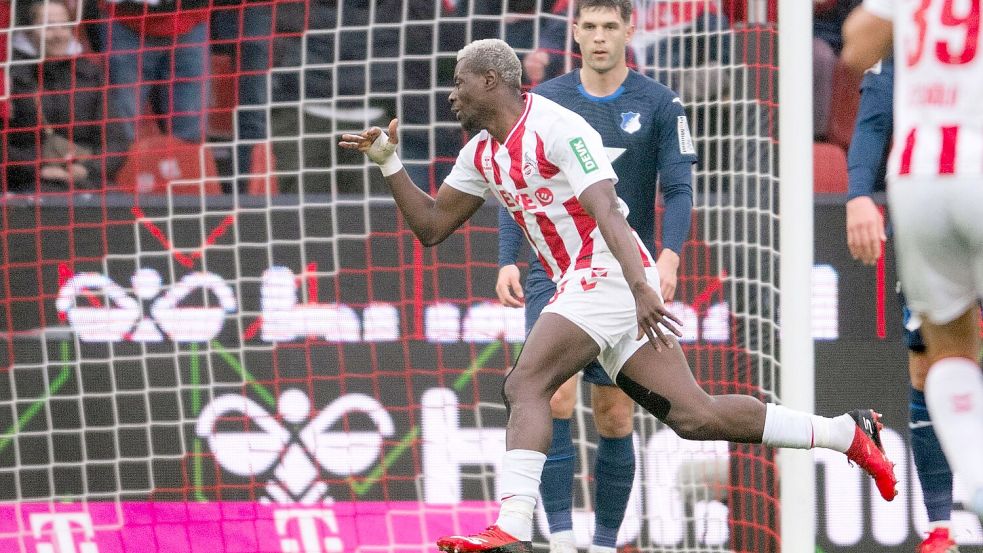 Ragnar Ache feiert sein tolles Fallrückziehertor zum Kölner 1:0. Foto: Marius Becker