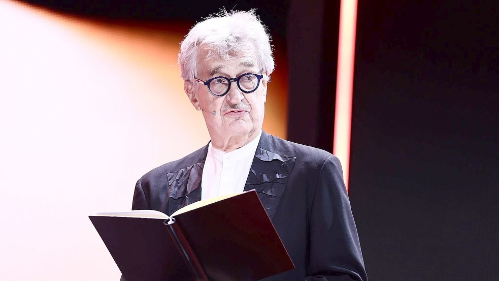 Jurypräsident Wim Wenders hatte sich eine Rede im Notizbuch notiert. Foto: Christoph Soeder