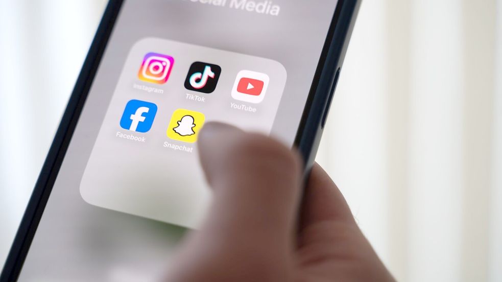 Die Altersgrenze soll für Apps wie Instagram, Tiktok, Snapchat und andere soziale Medien gelten. (Archivbild) Foto: Alicia Windzio