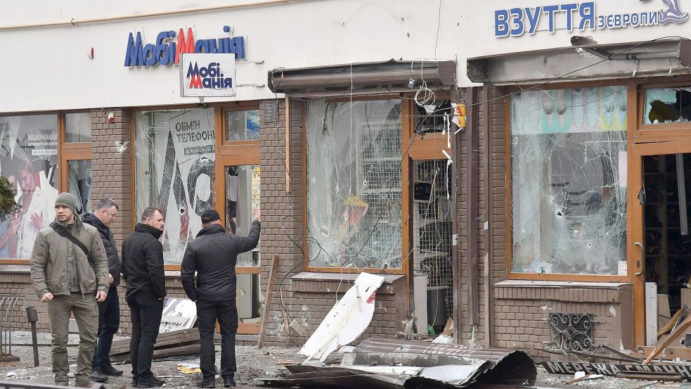 Die Explosionen ereigneten sich kurz nach Mitternacht. Foto: Mykola Tys/AP/dpa