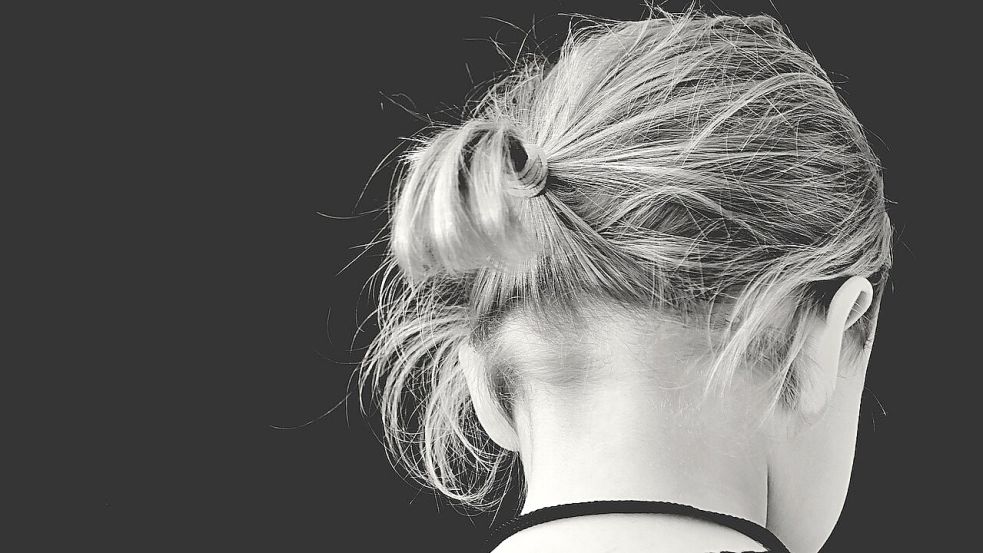 Ein Leben in Isolation: Die 12-jährige Ella aus Ostfriesland kann nicht zur Schule, sich nicht mit Freunden treffen, verbringt die meiste Zeit in ihrem Bett. Symbolbild: Pixabay