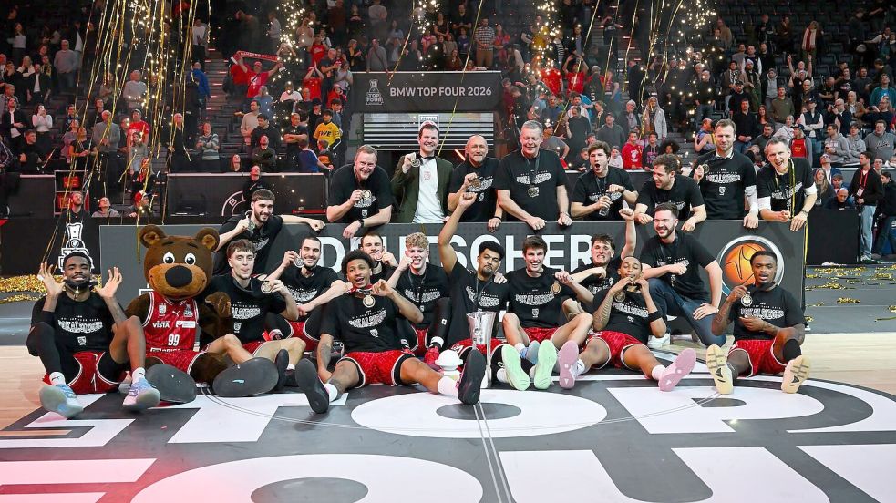 Die Bamberger bejubeln ausgelassen ihren Coup. Foto: Sven Hoppe