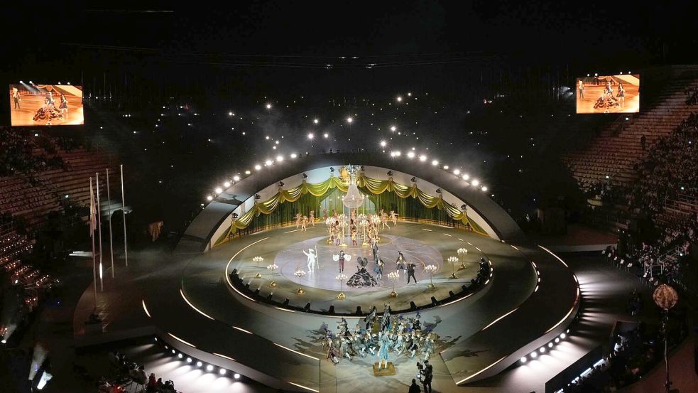 Die Abschlussfeier der Olympischen Winterspiele in der Arena von Verona. Foto: Bernat Armangue/AP/dpa