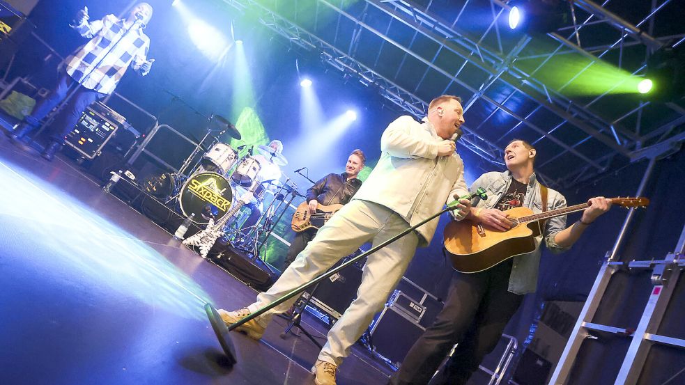 „Sixpack“ eröffnete die Eiszeit und machte ordentlich Stimmung. Fotos: Jens Doden
