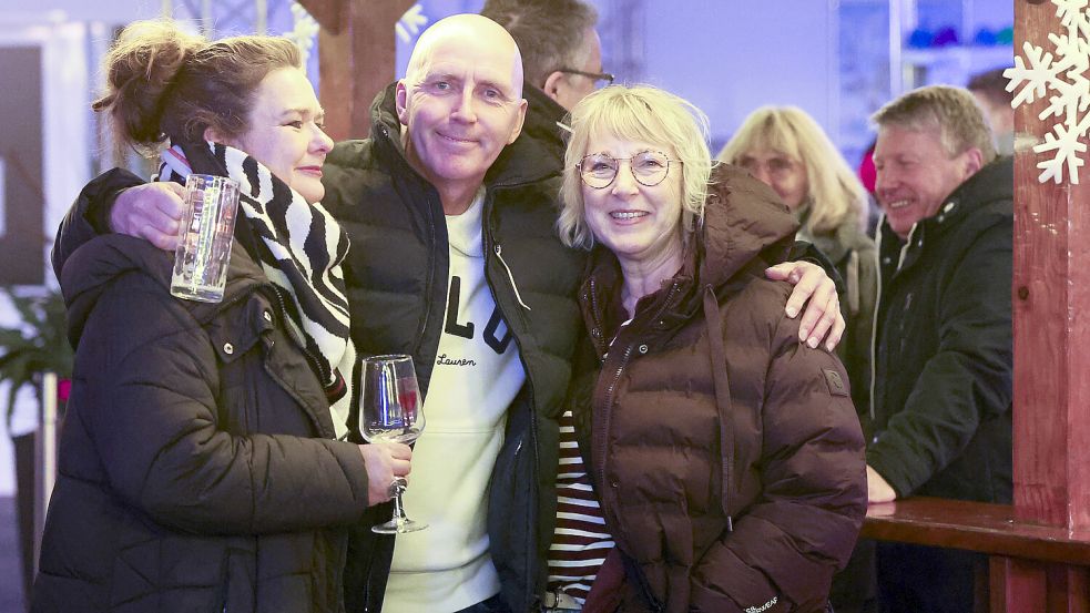 Freunde auf ein Getränk treffen.