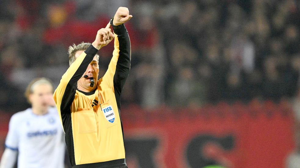 Die Fifa will harter gegen das Zeitspiel vorgehen. Foto: IMAGO/Zink