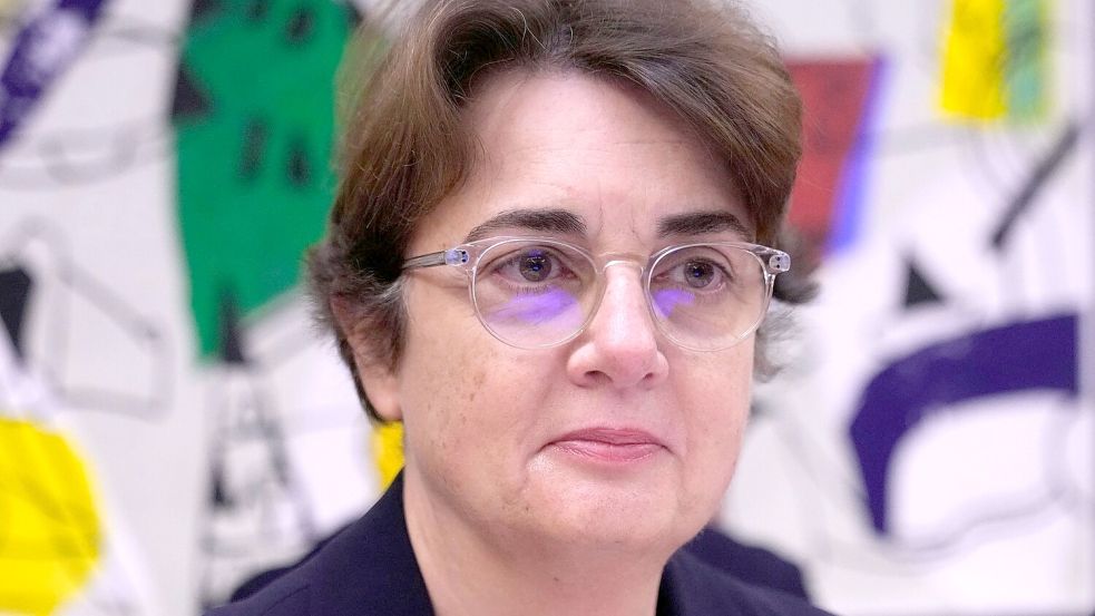 Die Museumsdirektorin Laurence des Cars reichte ihren Rücktritt ein. (Archivbild) Foto: Michel Euler/AP/dpa