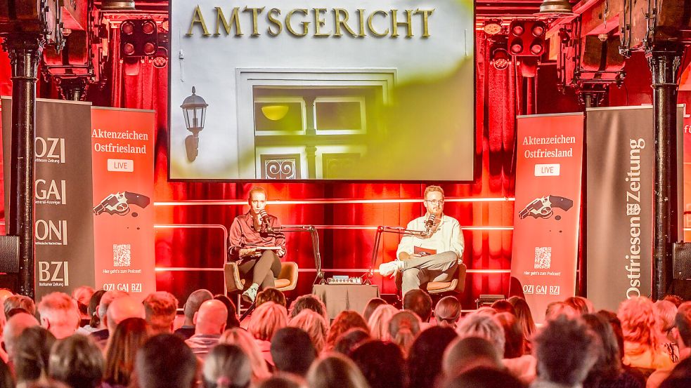 Schon 2025 haben Ute Nobel und Daniel Noglik ihren Podcast im Leeraner Zollhaus aufgezeichnet. Foto: Ortgies/Archiv