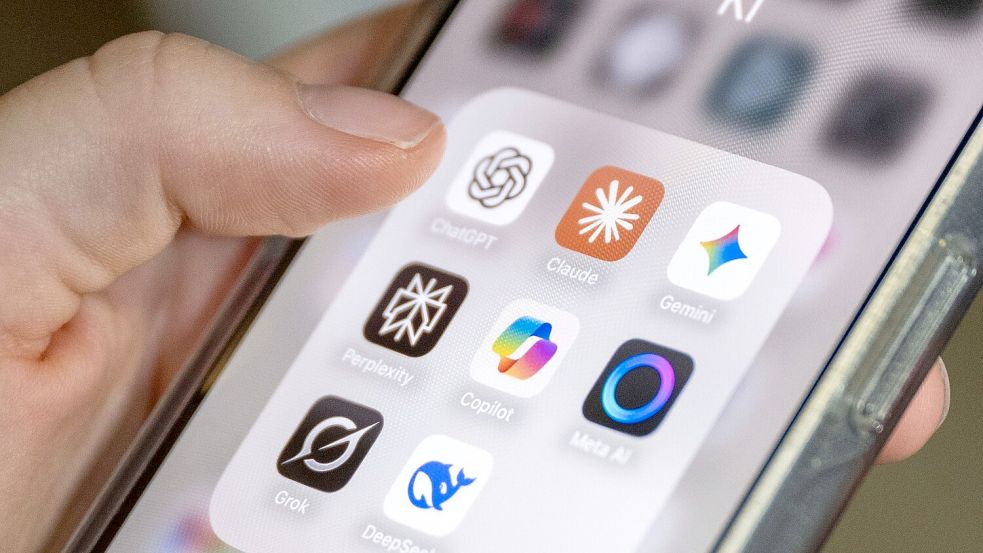 Apps von KI-Anbietern auf einem Smartphone. Foto: Philip Dulian