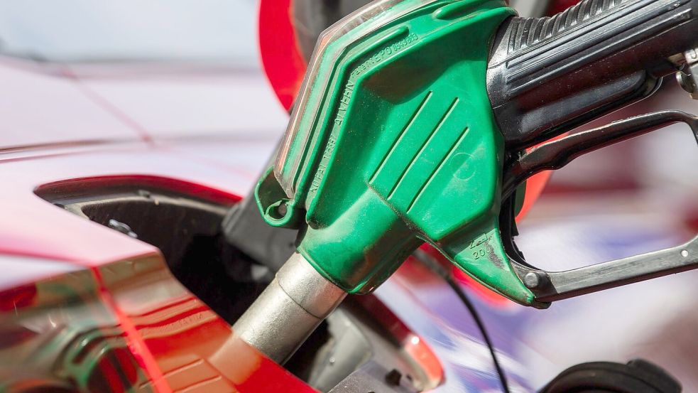 Der Spritpreis ist binnen einer Woche gestiegen und so hoch wie seit eineinhalb Jahren nicht mehr. Foto: Christophe Gateau