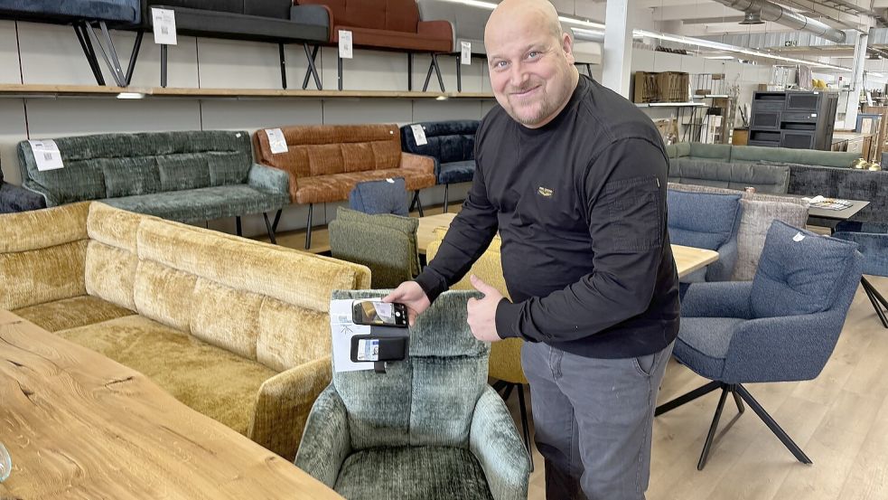 Sika XXL-Inhaber startet nun in Leer ein Pilotprojekt. Montags ist kein Personal mehr vor Ort, dafür können die Kunden die Produkte per QR-Code kaufen und sich gratis nach Hause liefern lassen. Fotos: Boomgarden