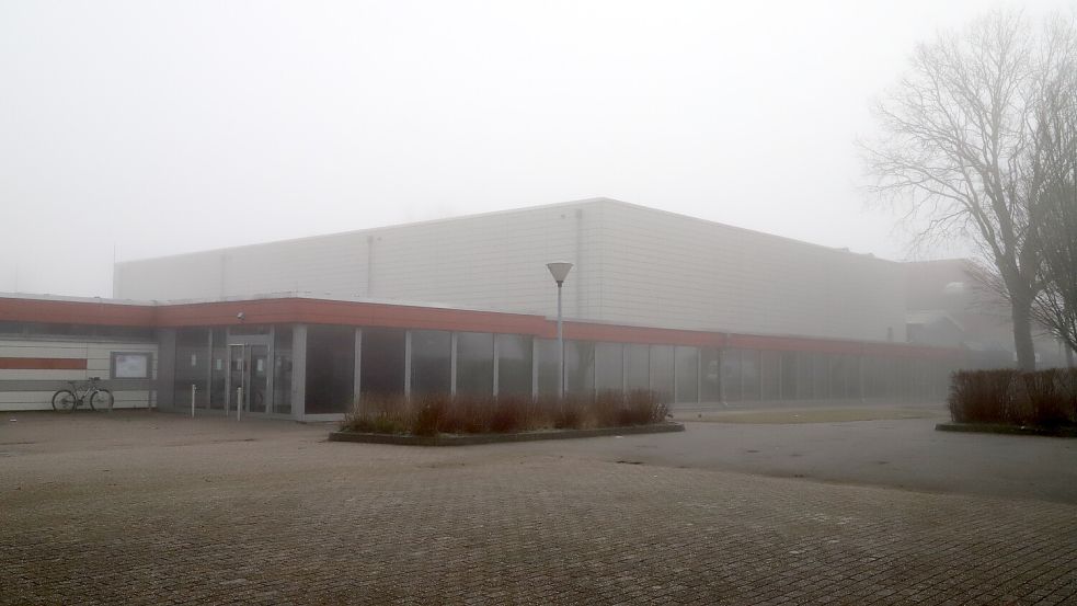 In dieser Sporthalle in Barßel sollten die beiden Jungs am Montagnachmittag zum Fußballtraining erscheinen. Dort sind die beiden Kinder allerdings nicht erschienen, so die Polizei. Foto: Hans Passmann