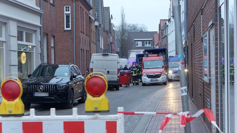 Rund acht Stunden blieb die Markstraße in Aurich gesperrt. Foto: Jurij Babanin