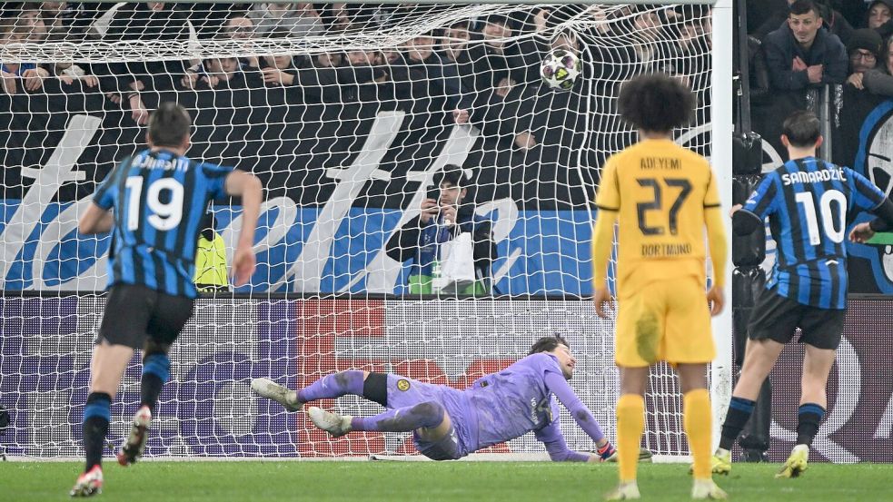 Torwart Gregor Kobel leitete den entscheidenden Elfmeter mit einem Patzer ein. Foto: Federico Gambarini/dpa