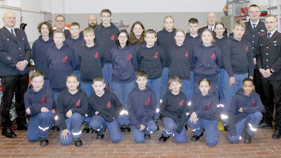 Die Mädchen und Jungen der Jugendfeuerwehr Weenermoor blickten auf ihrer Generalversammlung auf ein ereignisreiches und erfolgreiches Jahr zurück. Foto: privat