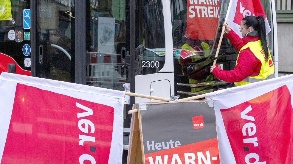 Bundesweit fallen heute und vielerorts auch morgen Busse und Bahnen aus - wegen Warnstreiks. (Archivbild) Foto: Stefan Puchner