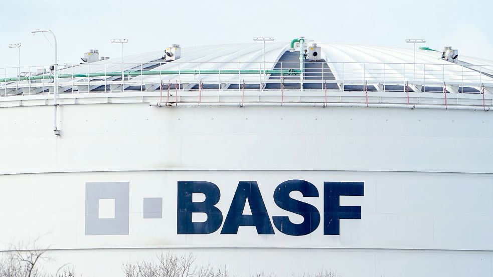 BASF in Ludwigshafen: Kostendruck, hohen Energiepreisen und einer zu geringen Auslastung am Stammwerk. (Archivbild) Foto: Uwe Anspach