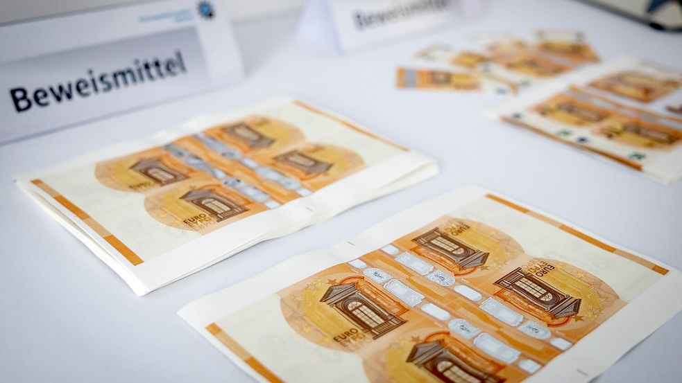 Der 50-Euro-Schein wird am häufigsten gefälscht: 33.956 Stück zählte die Bundesbank in Deutschland im Jahr 2025. Das war fast die Hälfte aller Euro-Blüten hierzulande. (Archivbild) Foto: Daniel Karmann