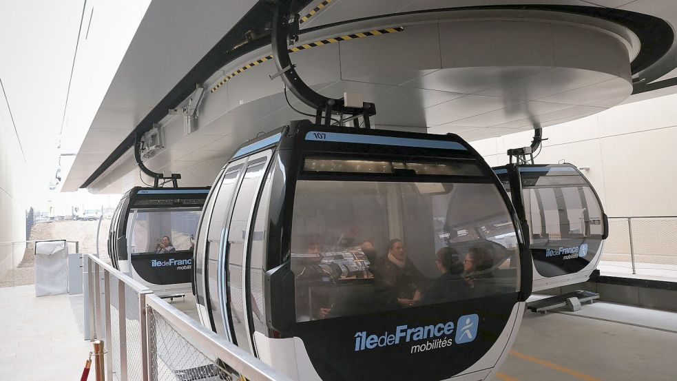Ende vergangenen Jahres ging die urbane Seilbahn C1 in Paris an den Start und wird seitdem von Pendlern genutzt. Foto: Thomas Samson/DPA
