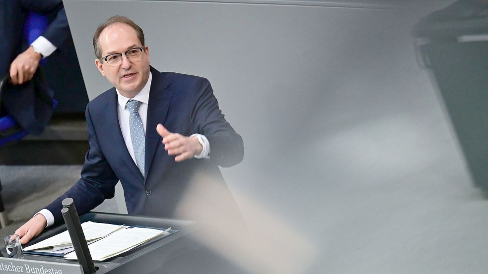 Bundesinnenminister Alexander Dobrindt (CSU) lobte die eigene Migrationspolitik als Erfolg. Foto: Sebastian Christoph Gollnow/dpa