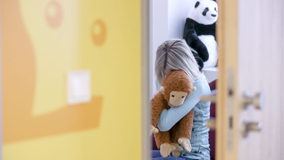 Ein Fall von sexuellem Missbrauch beschäftigt das Landgericht Aurich. Symbolfoto: Jan Woitas/dpa