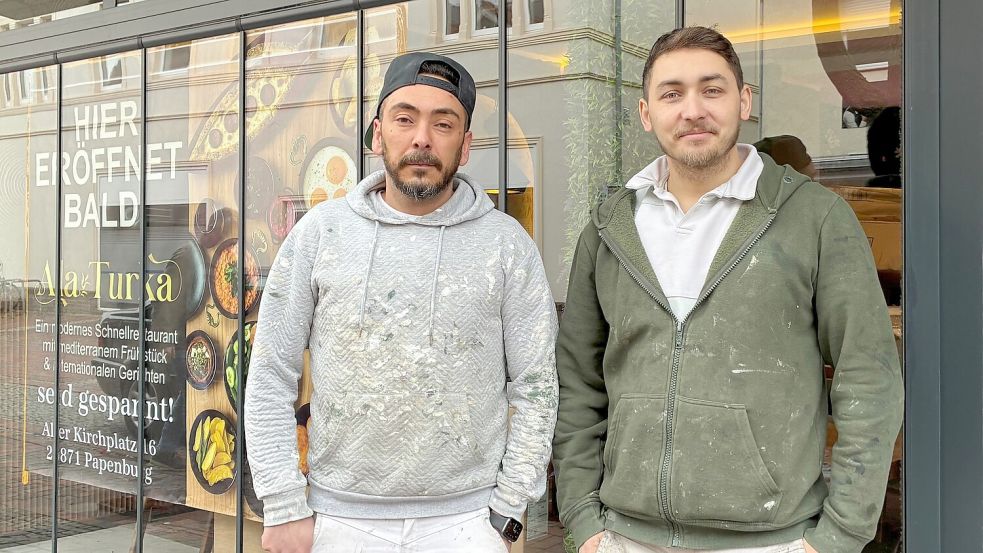 Jedes Detail im neuen Restaurant haben Betreiber Erdal Özdamar (links) und der Ramsloher Ümit Ocakdan gemeinsam durchgeplant. Fotos: Evin Ay