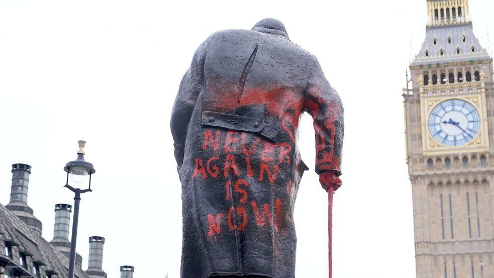 Am frühen Morgen wurde die berühmte Statue beschmiert. Foto: Lucy North