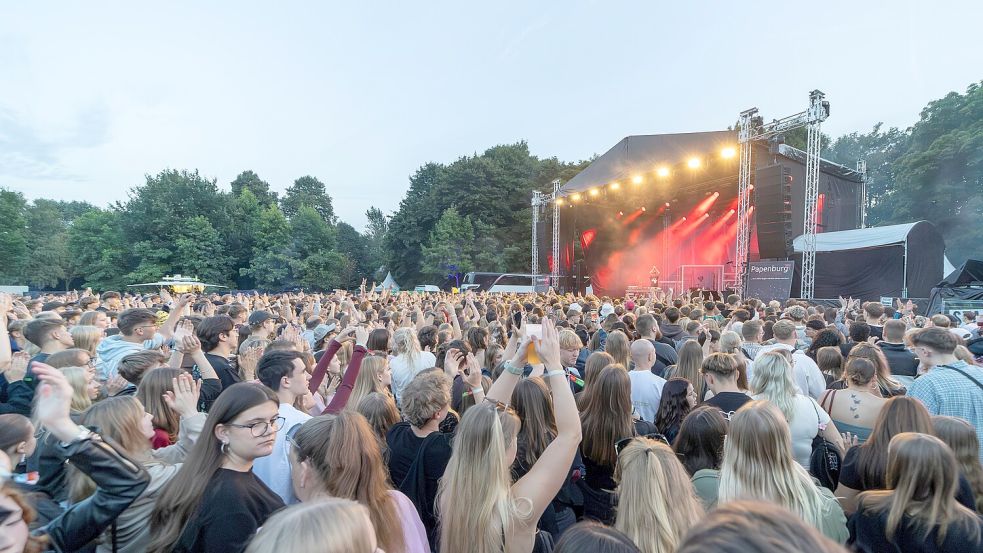 Zum Auftritt von Makko 2025 im Stadtpark strömten rund 4000 Besucher. Foto: Lars Schröer