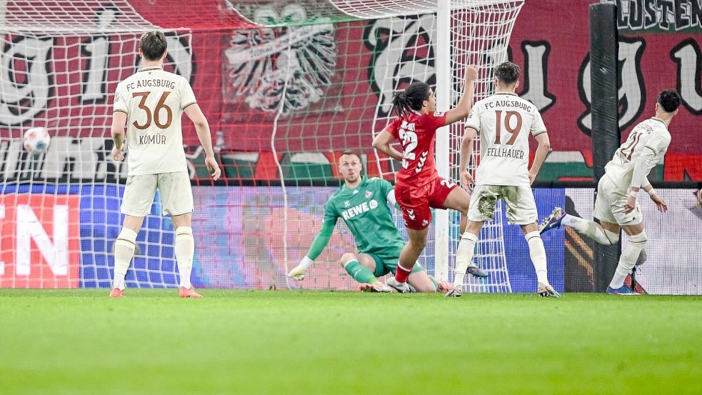 Rodrigo Ribeiro (r) erzielt die Augsburger Führung. Foto: Harry Langer