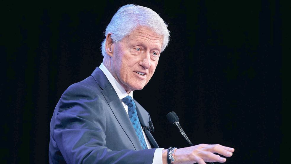 Nach der Befragung der früheren Außenministerin Hillary Clinton stellte sich nun auch ihr Mann, Ex-Präsident Bill Clinton, den Fragen des US-Parlaments zu Epstein. (Archivbild) Foto: Andres Kudacki/FR170905 AP/dpa