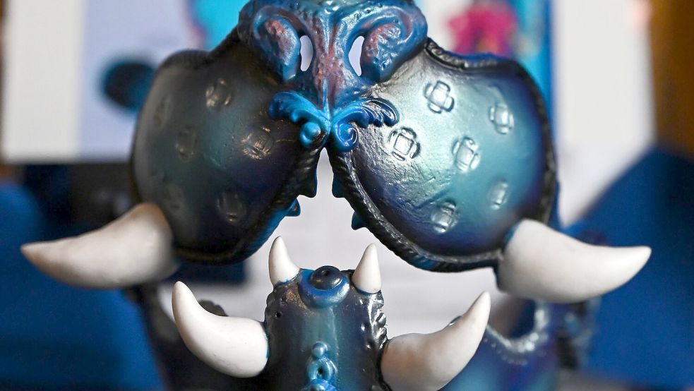 Die Maske ist für ein Cosplay des Charakters Derpy von den KPop Demon Hunters. Foto: Jennifer Brückner