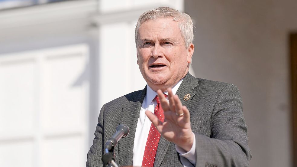 Comers Aussage zufolge reiste Ex-Präsident Clinton Dutzende Male mit Epsteins Flugzeug. Foto: Angelina Katsanis/AP/dpa