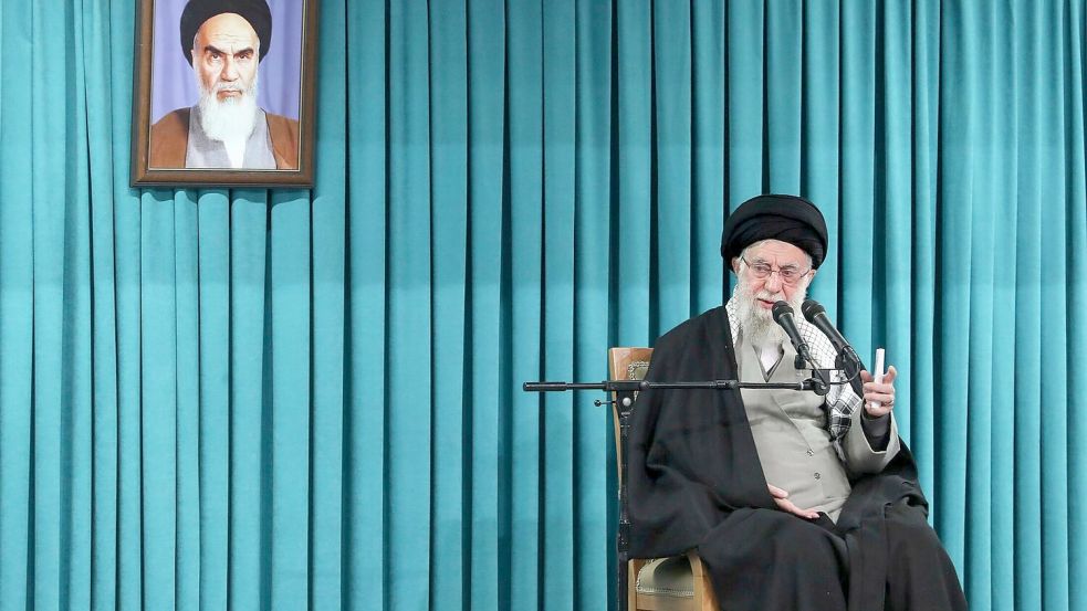 Ein Expertenrat müsste Chameneis Nachfolger bestimmen. Foto: Uncredited/Office of the Iranian