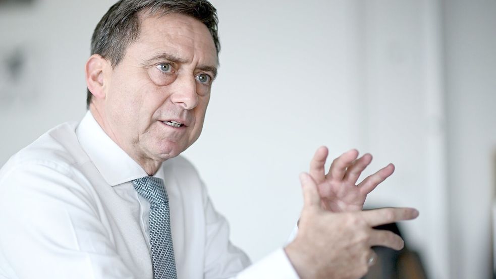 Verbandschef Oliver Blatt, der auch die Pflegekassen vertritt, warnt: „Die Hütte brennt“. (Archivbild) Foto: Britta Pedersen