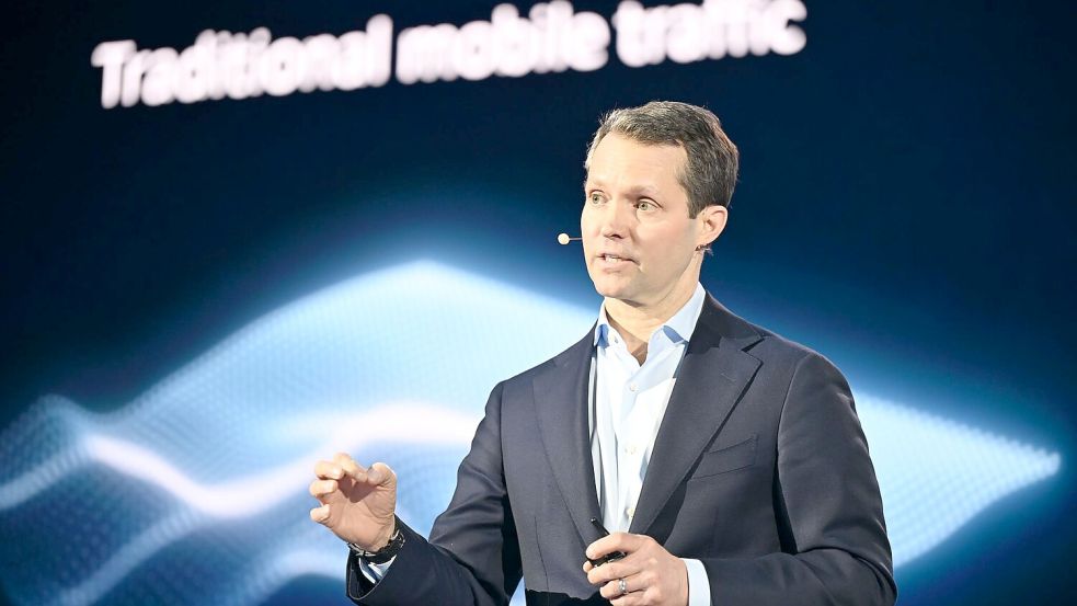 Nokia-Chef Justin Hotard sieht viel Arbeit auf die Netzbetreiber zukommen. Foto: Wolf von Dewitz/dpa