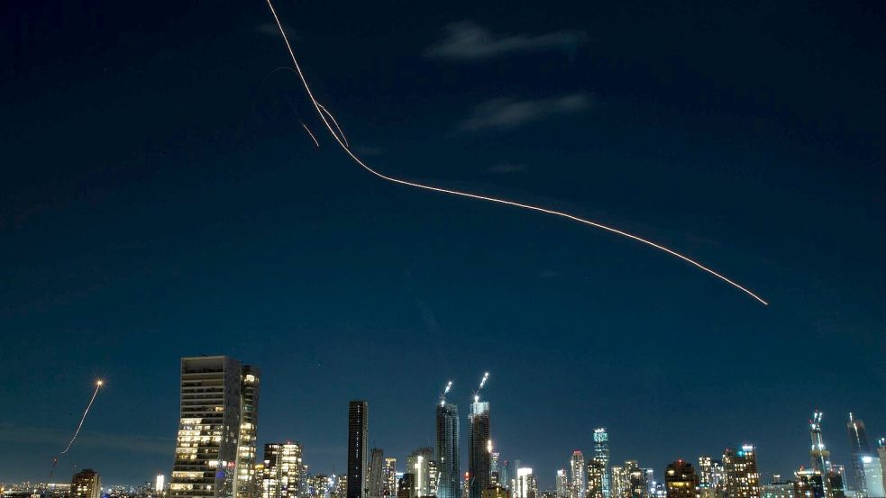 Israel fing eine Rakete der Hisbollah ab. Foto: Chen Junqing/XinHua/dpa