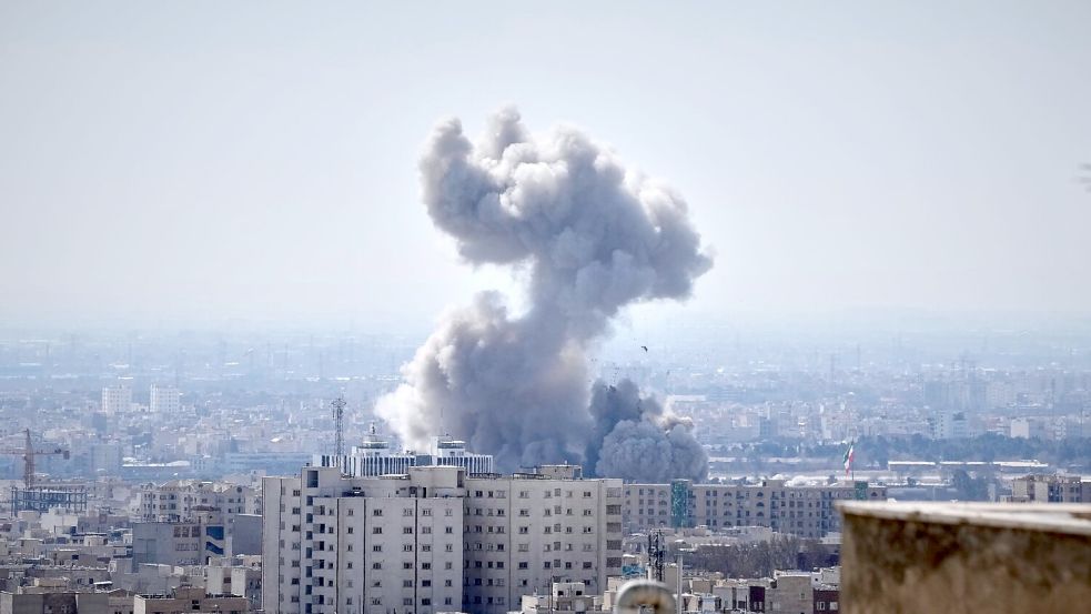 Wie lange die Angriffe auf den Iran und die iranischen Gegenangriffe auf Ziele in Israel und mehreren arabischen Staaten andauern werden, ist noch nicht absehbar. Foto: Vahid Salemi/AP/dpa