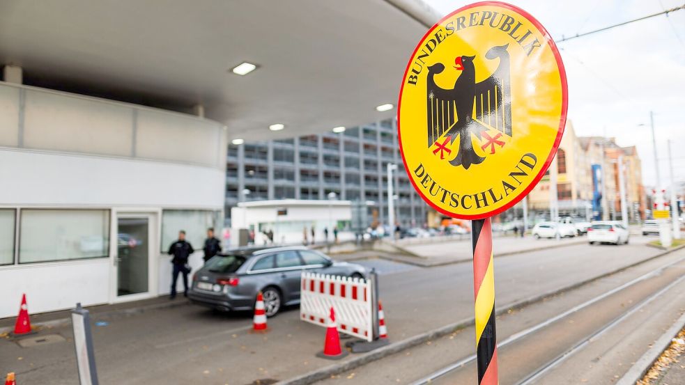 Hunderttausende Menschen pendeln regelmäßig zum Arbeiten in die Schweiz - zahlreiche auch aus Deutschland. (Archivbild) Foto: Philipp von Ditfurth/dpa