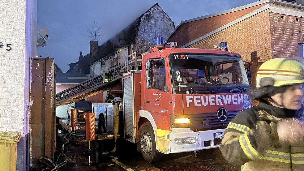 Die Feuerwehr ist am frühen Donnerstagmorgen, 26. Februar 2026, zur Friedrich-Ebert-Straße/Lienbahnstraße in Emden alarmiert worden. Foto: Stephanie Schuurman/Archiv
