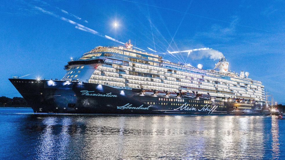 Auf dem Kreuzfahrtschiff „Mein Schiff 5" sitzen die Eheleute derzeit fest. Foto: dpa