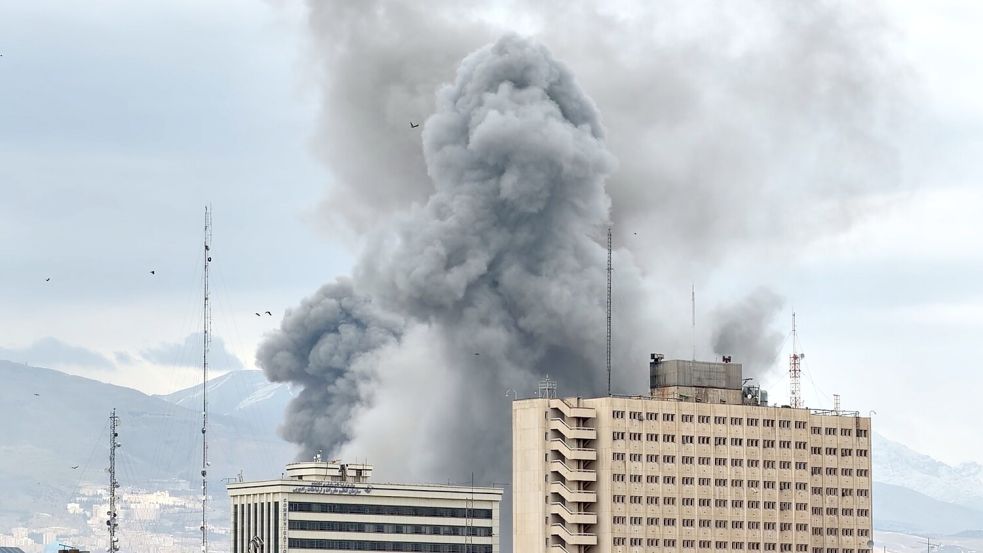 Die israelische Armee hatte Einwohner eines Stadtteils von Teheran zur sofortigen Flucht aufgerufen. Foto: Mohsen Ganji/AP/dpa