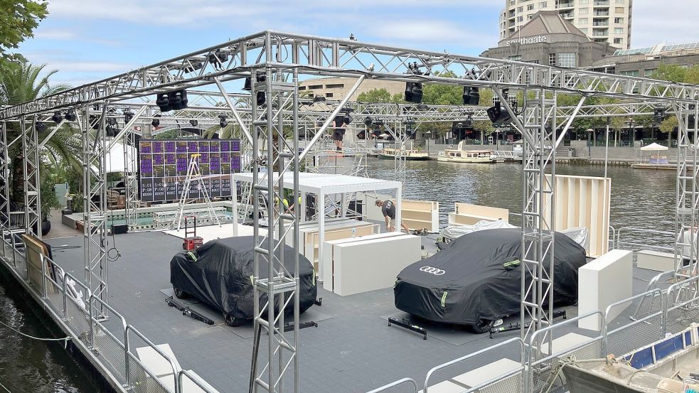 Noch gibt’s nicht viel zu sehen auf dem Fan-Hauptquartier von Audi. Foto: Martin Moravec