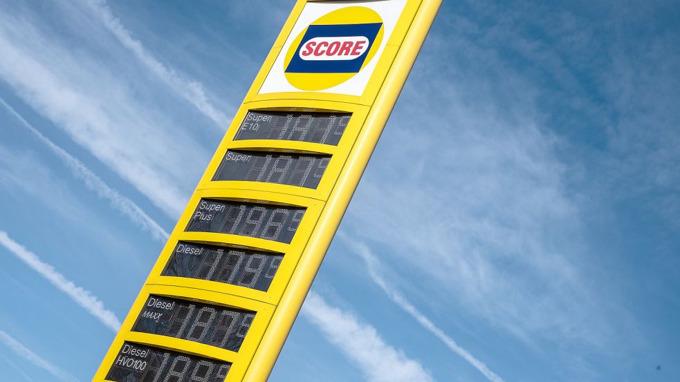 Die Spritpreise sind auch in Ostfriesland so hoch wie lange nicht. Schon die Erwartung der Eskalation in Nahost hat die Preise steigen lassen. Foto: Klaus Ortgies