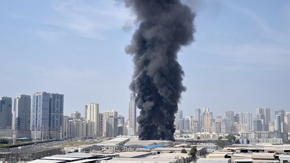 Dubai gerät ähnlich wie andere Metropolen am Golf seit Tagen unter Beschuss. (Archivbild) Foto: Altaf Qadri/AP/dpa